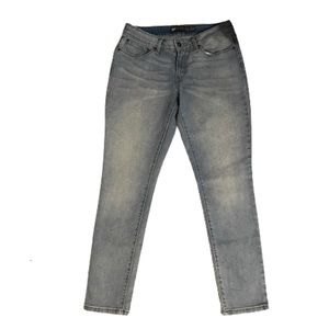 New Listing! Levi’s Bold Curve 10/30!